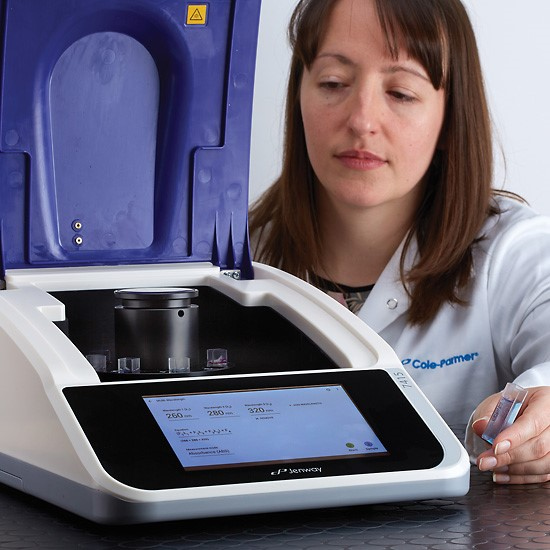 Jenway 7415 UV-Visible Spektrofotometer med CPLive skybasert datalagring