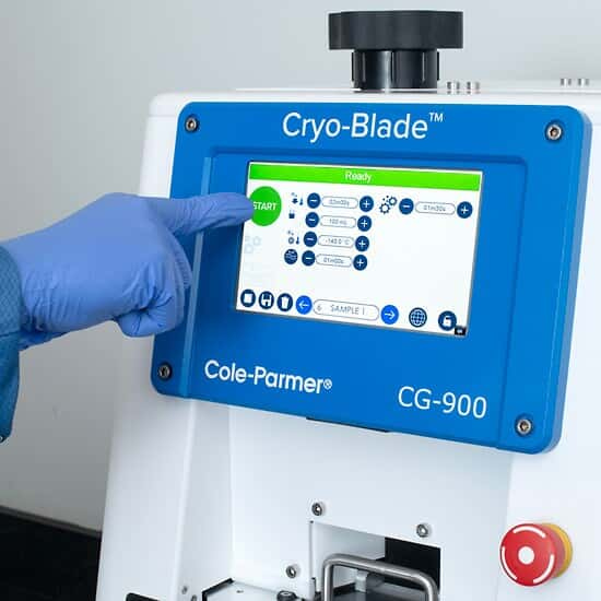 CG-900 Cryo-Blade kryomølle med brukervennlig og intuitiv betjening via berøringsskjerm